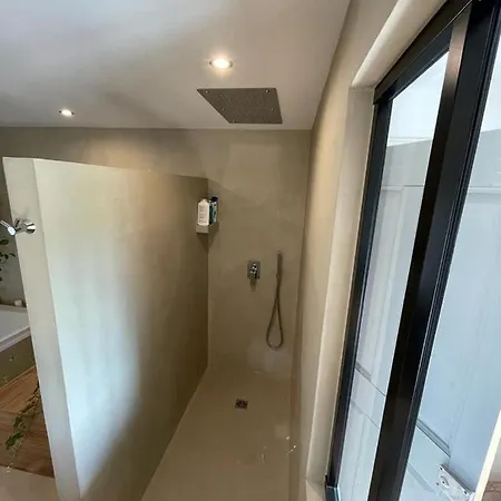 Moderne Au Calme Avec Piscine Privée Pour 6 Personnes Villa