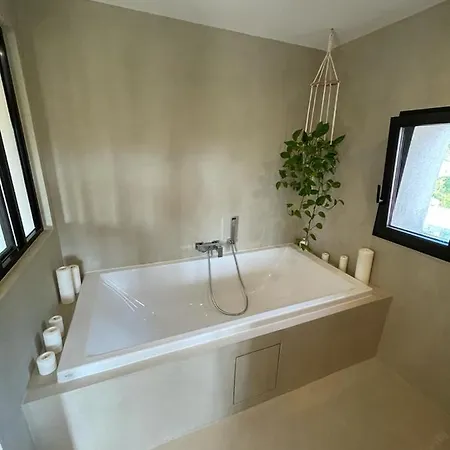 Moderne Au Calme Avec Piscine Privée Pour 6 Personnes * Brignon